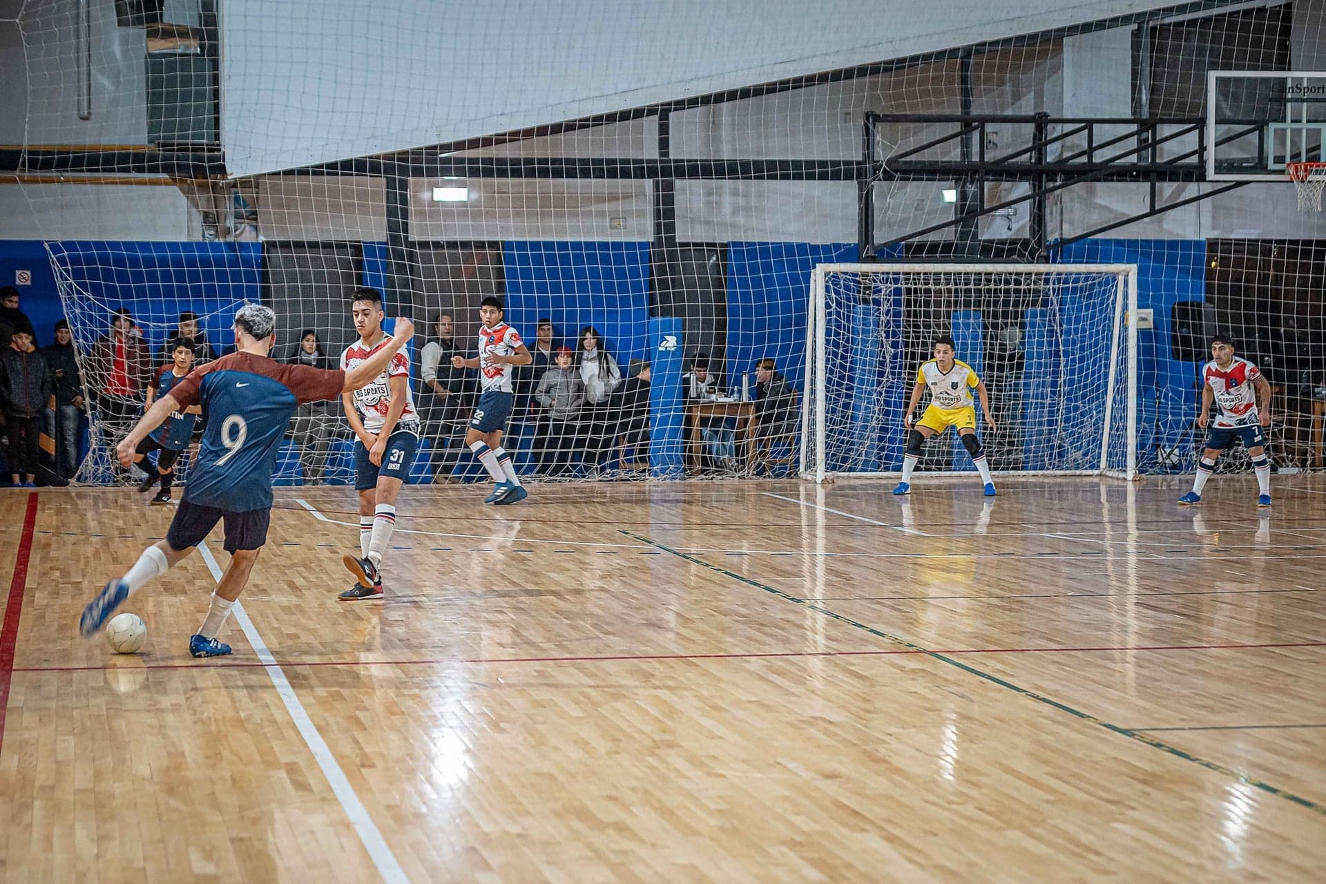 Big Sports El Bolsón — cancha de futsal en parquet